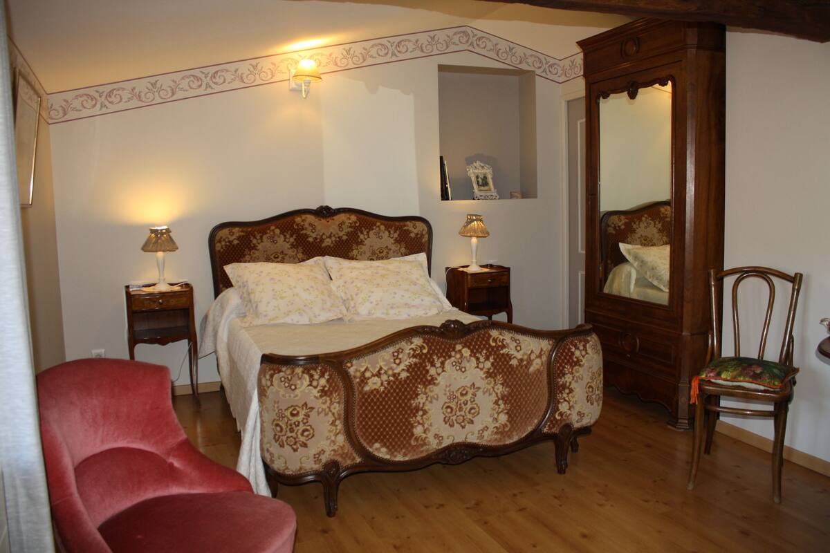 Comfort Quadruple Room (Souvenirs d'antan) | Memory foam beds, individually decorated, individually furnished