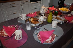 Free daily continental breakfast