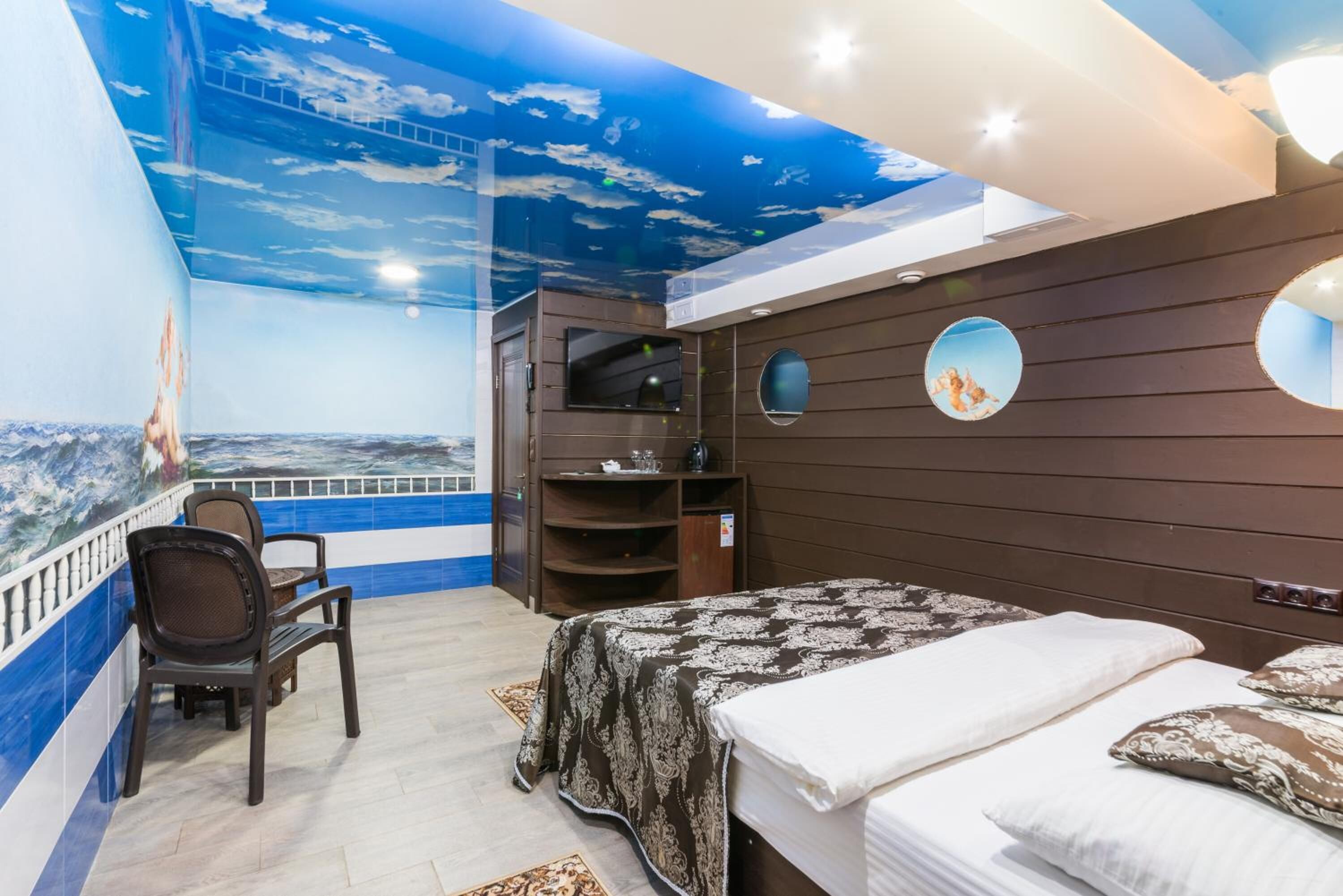 Minibar, in-room safe, free WiFi, bed sheets