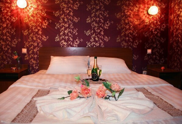 Standard-Doppelzimmer, ohne Fenster | Minibar, Zimmersafe, kostenloses WLAN, Bettwäsche