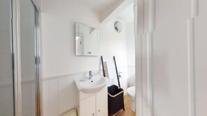 Towels - The perfect chalet for beach lovers, water sports enthusiasts and walkers alike (Hayle)