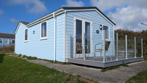 Exterior - The perfect chalet for beach lovers, water sports enthusiasts and walkers alike (Hayle)