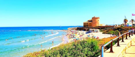 Beach nearby, sun loungers, beach towels