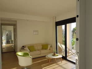 Smart TV, books, video library - Modern 2 bedroom apartment with swimming pool 800 from the beach (Orihuela Costa)