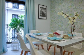 Apartment, 2 Bedrooms | In-room dining