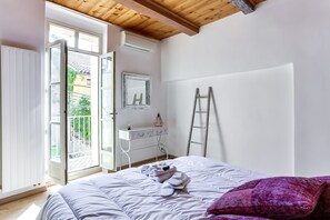 3 chambres, système d’insonorisation, fer et planche à repasser
