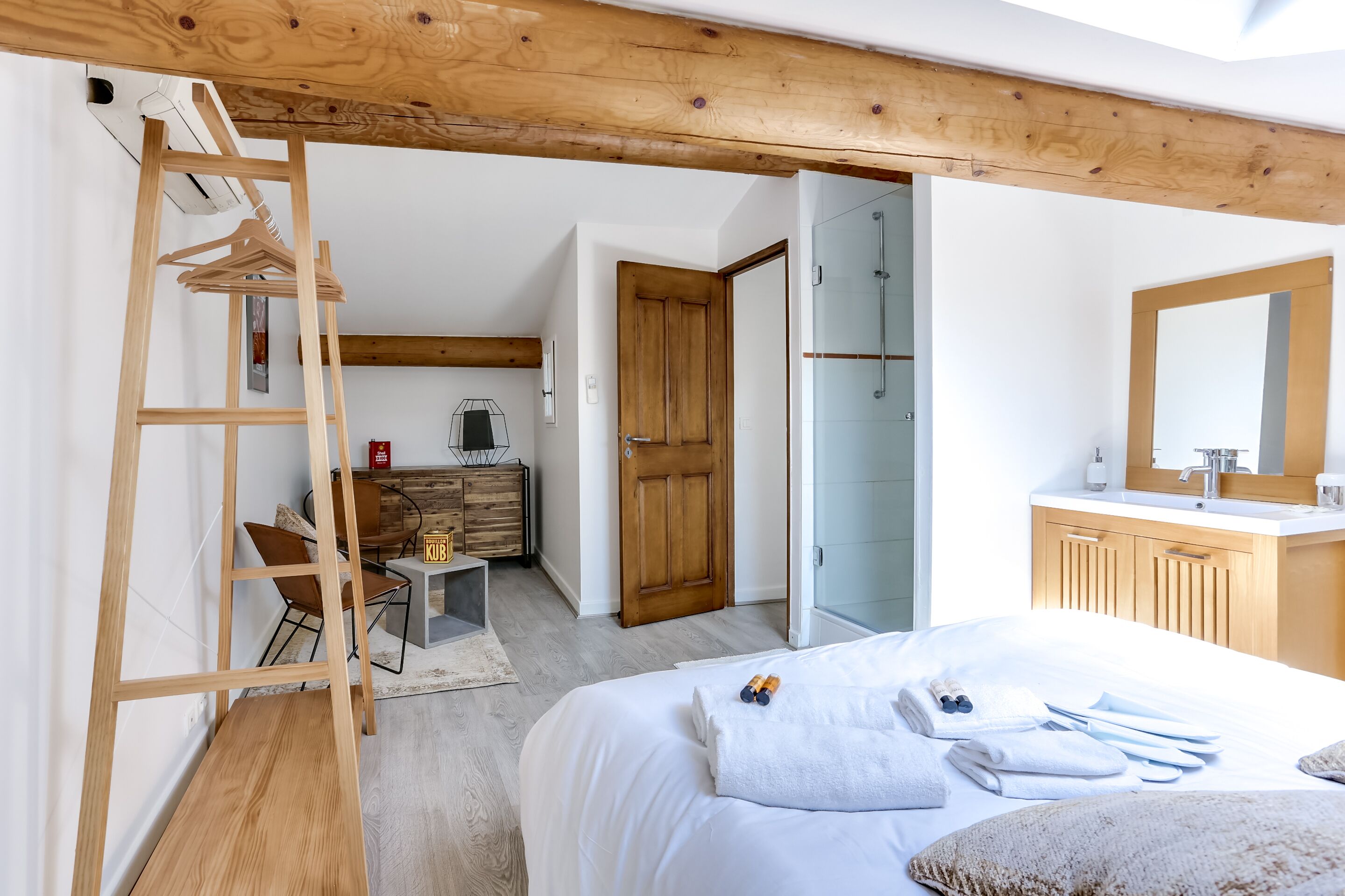 3 slaapkamers, geluiddichte muren, een strijkplank/strijkijzer