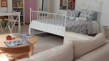 1 bedroom, premium bedding, minibar, desk
