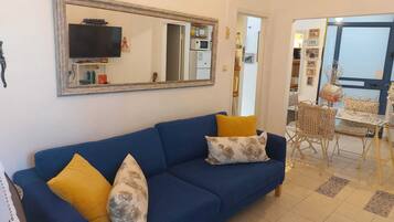 1 bedroom, premium bedding, minibar, desk