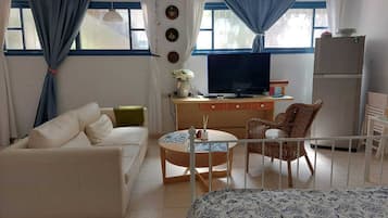 Studio (Basement) | 1 bedroom, premium bedding, minibar, desk