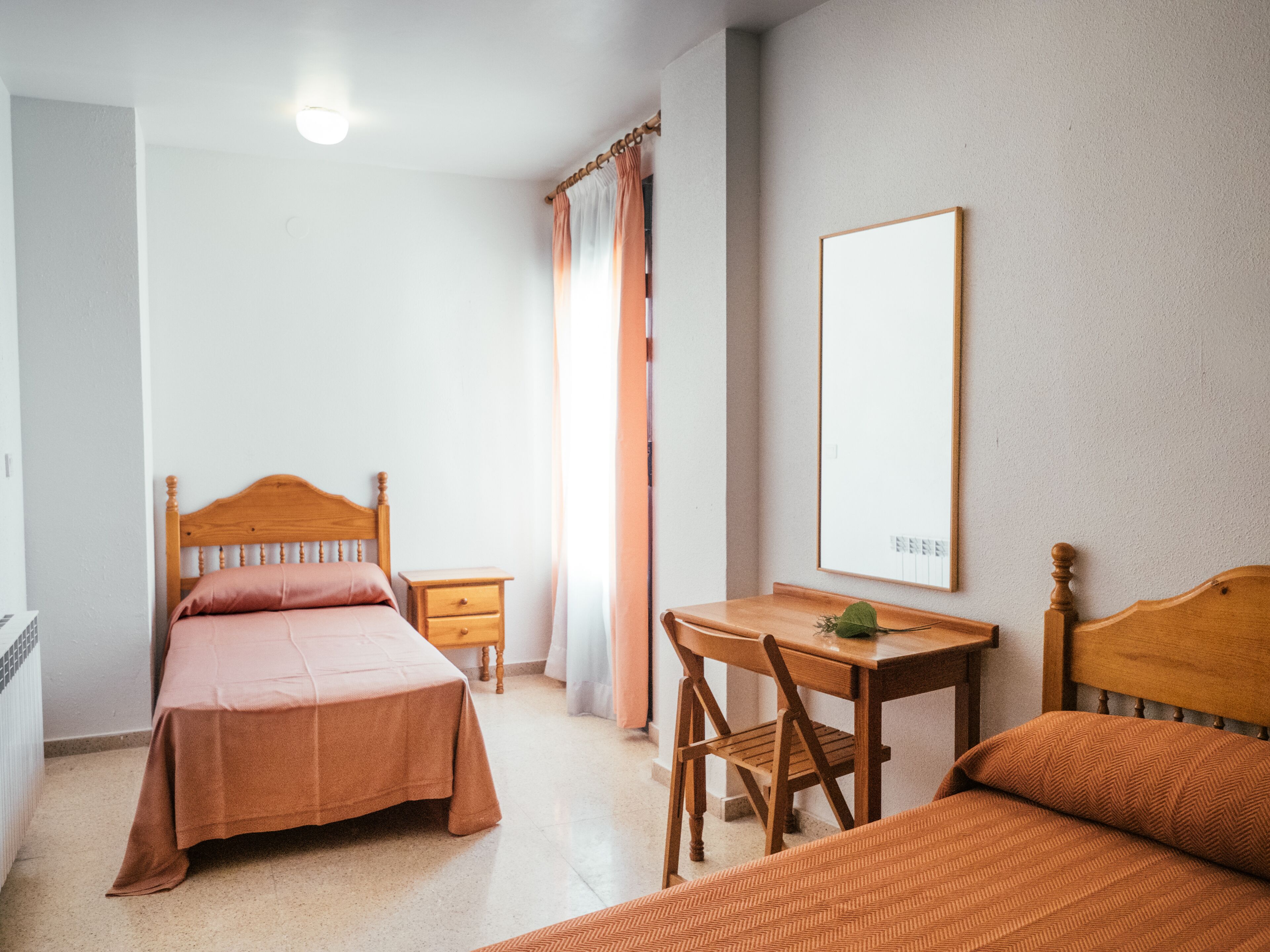 Habitación cuádruple | Escritorio, cortinas opacas, wifi gratis