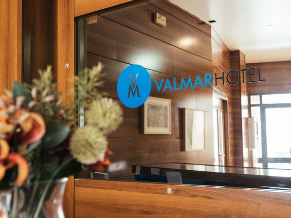 TV - Hotel Valmar (Villar de Olalla)
