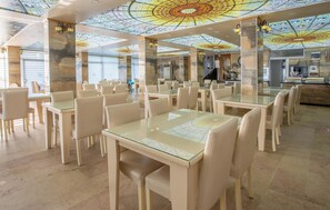 Breakfast, lunch and dinner served - Sea Bird Hotel (Didim)