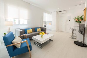 Smart TV, books - The Viso Smart III (NEW) (Madrid)