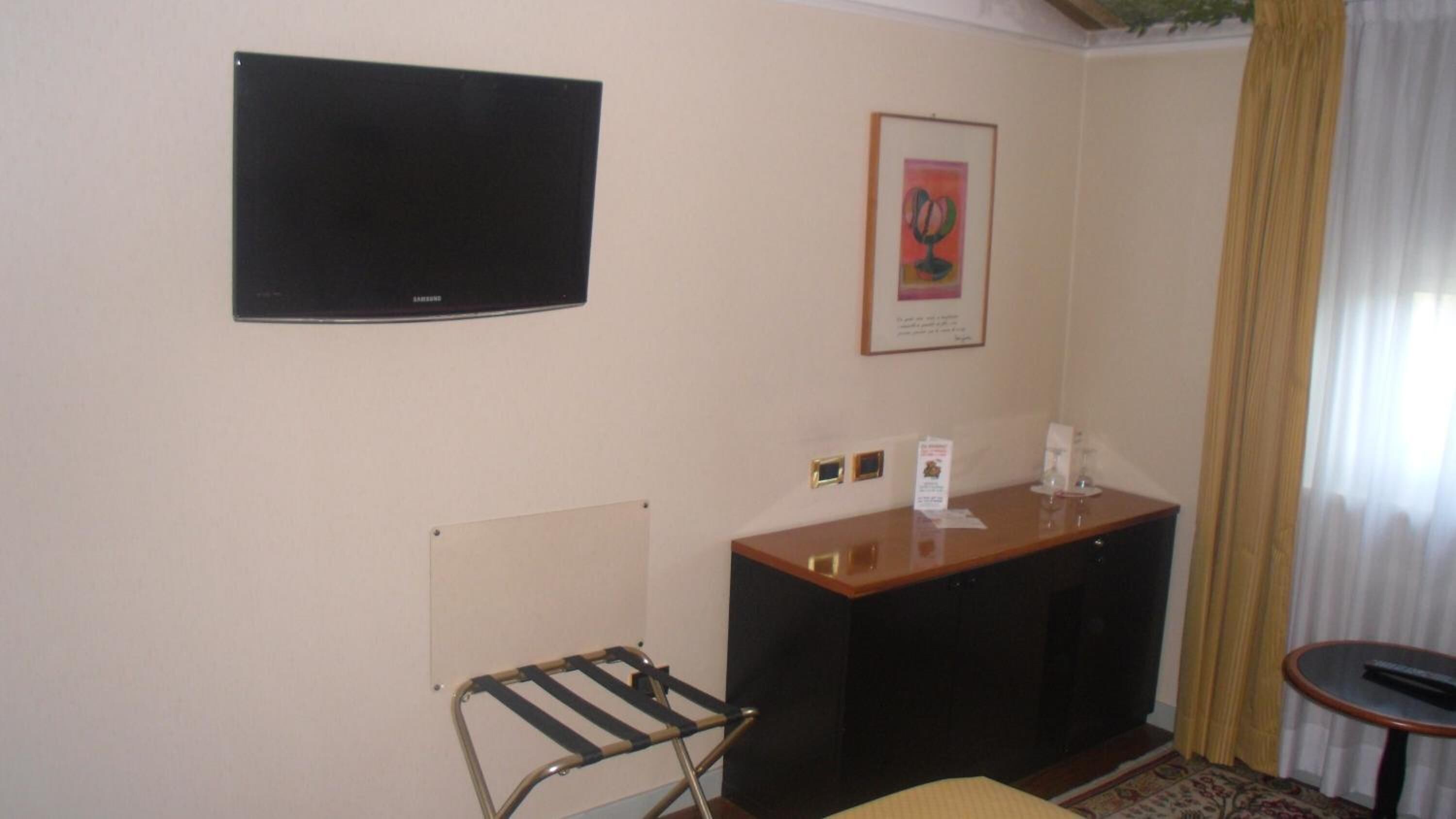 minibar, in-room safe, soundproofing, free wifi