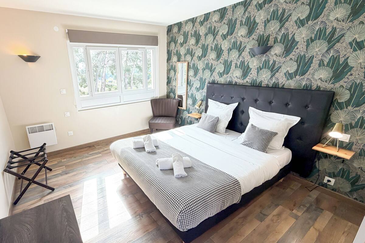 Comfort Double Room | Individually furnished, desk, laptop workspace, iron/ironing board