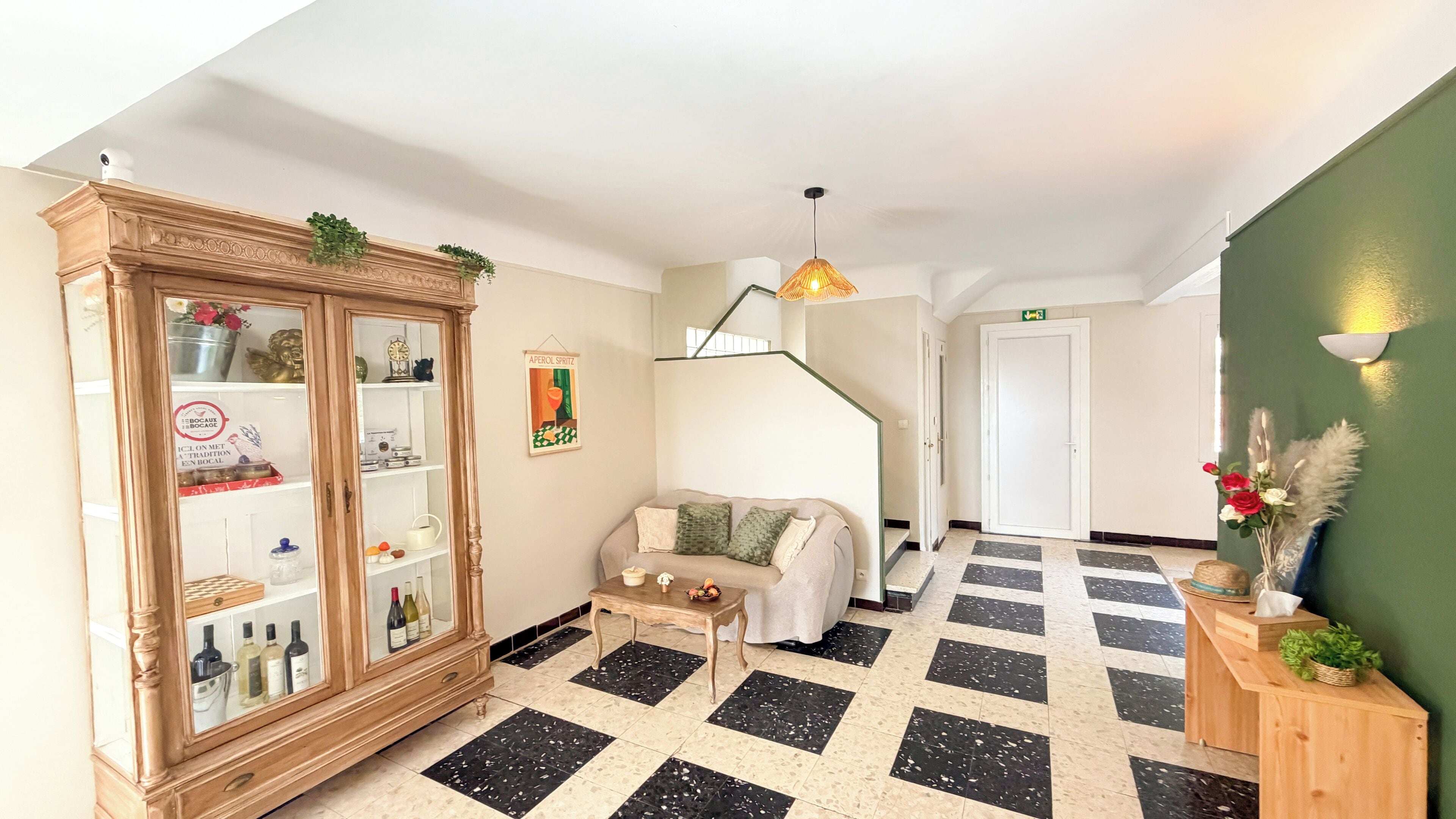Coin salon dans le hall