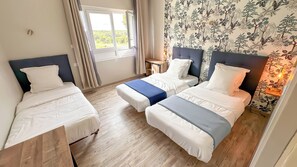 طراز فريد لكل وحدة ومكتب ومساحة عمل للكمبيوتر المحمول ومكواة/لوح كي