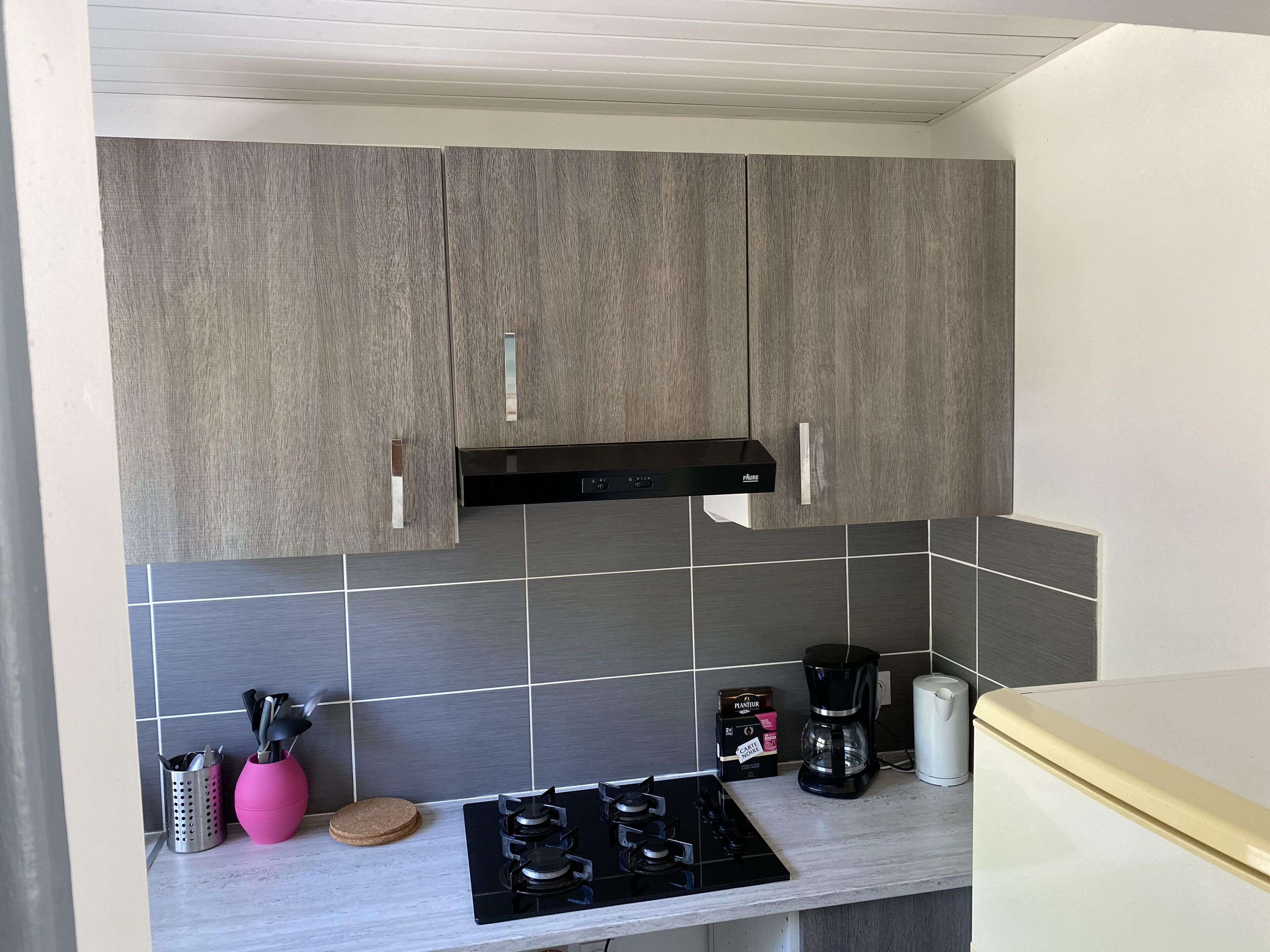 comfort apartment | private kitchen | fridge, cookware/dishes/utensils