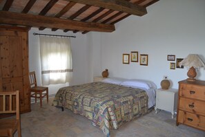 1 bedroom, iron/ironing board, WiFi, bed sheets - FARMHOUSE MONTESALCE-YELLOW APARTMENT (Gubbio)