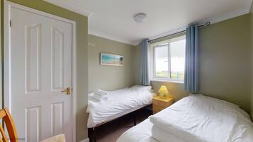 1 sovrum, strykjÀrn/strykbrÀda, internet och sÀngklÀder