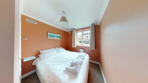 3 soverom, strykejern/-brett, internettilgang og sengetøy