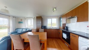 Fridge, microwave, oven, stovetop - Just moments from the stunning three mile stretch of sandy beach below (Hayle)