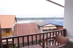 Suite with River View | 阳台