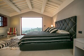 2 bedrooms, iron/ironing board, WiFi, bed sheets - Private infinity pool providing outstanding views, 2BR with en suite bathrooms  (Castiglion Fiorentino)