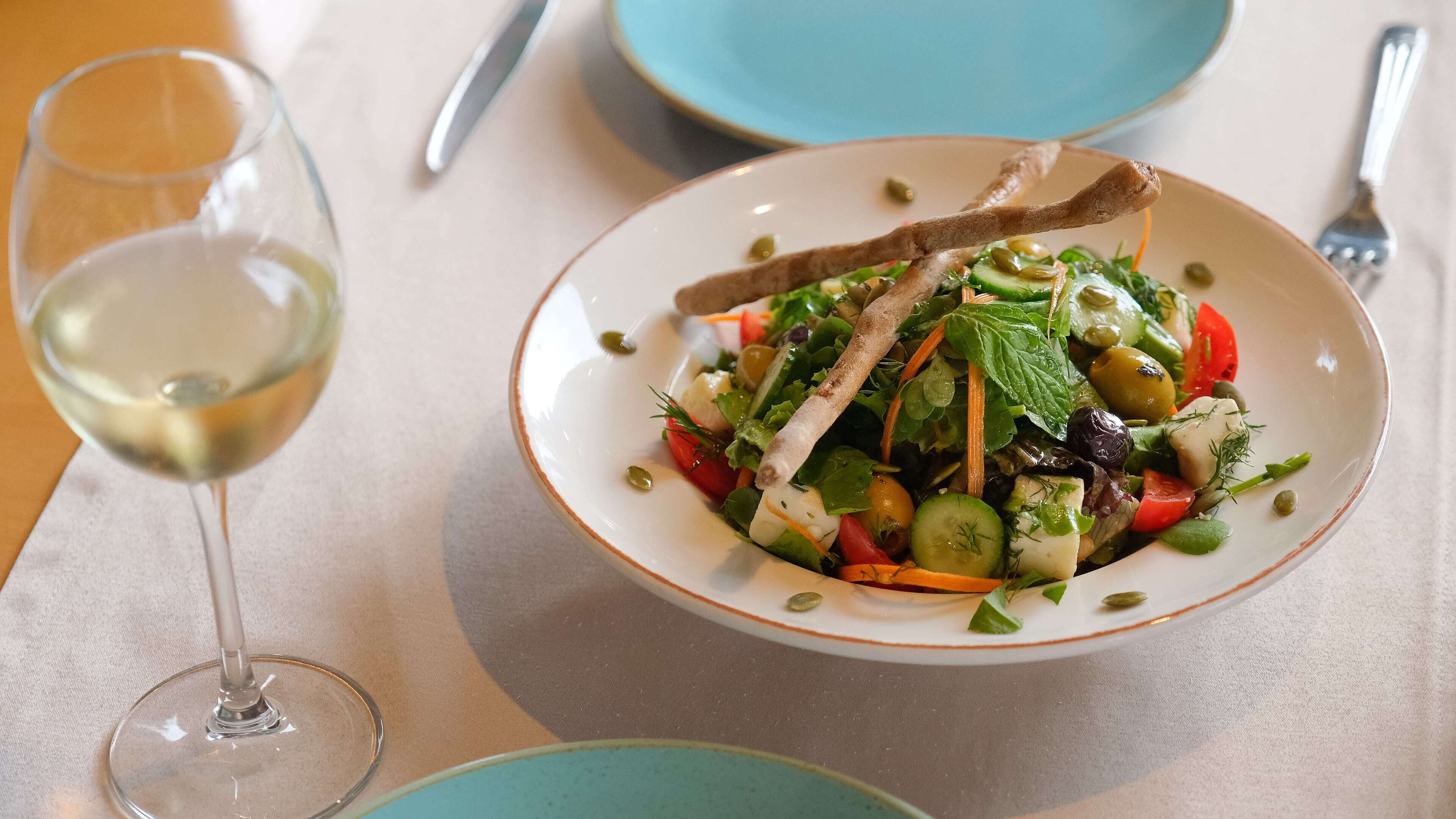 breakfast, lunch and dinner served