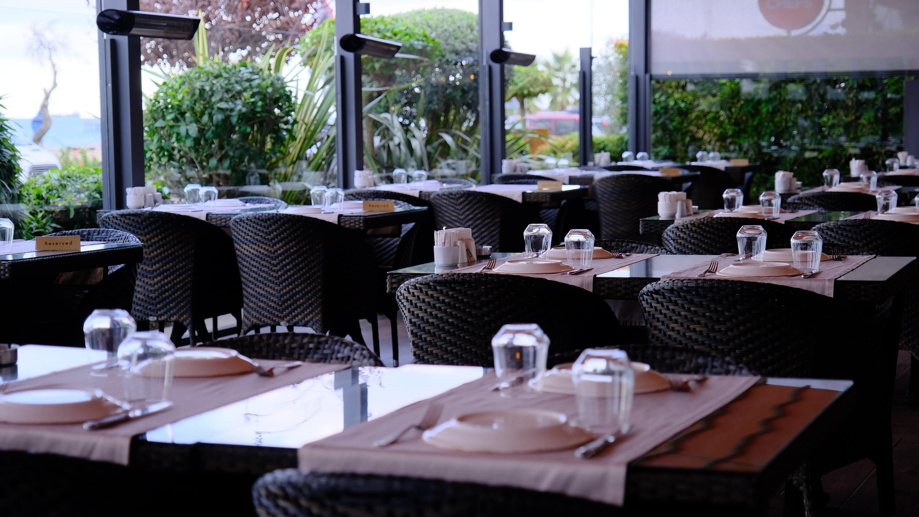 breakfast, lunch and dinner served