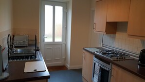 A kitchen with a stove, oven, and dishwasher. - Geise Farm Services (Thurso)