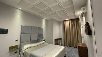 Classic Room | In-room safe, desk, free WiFi