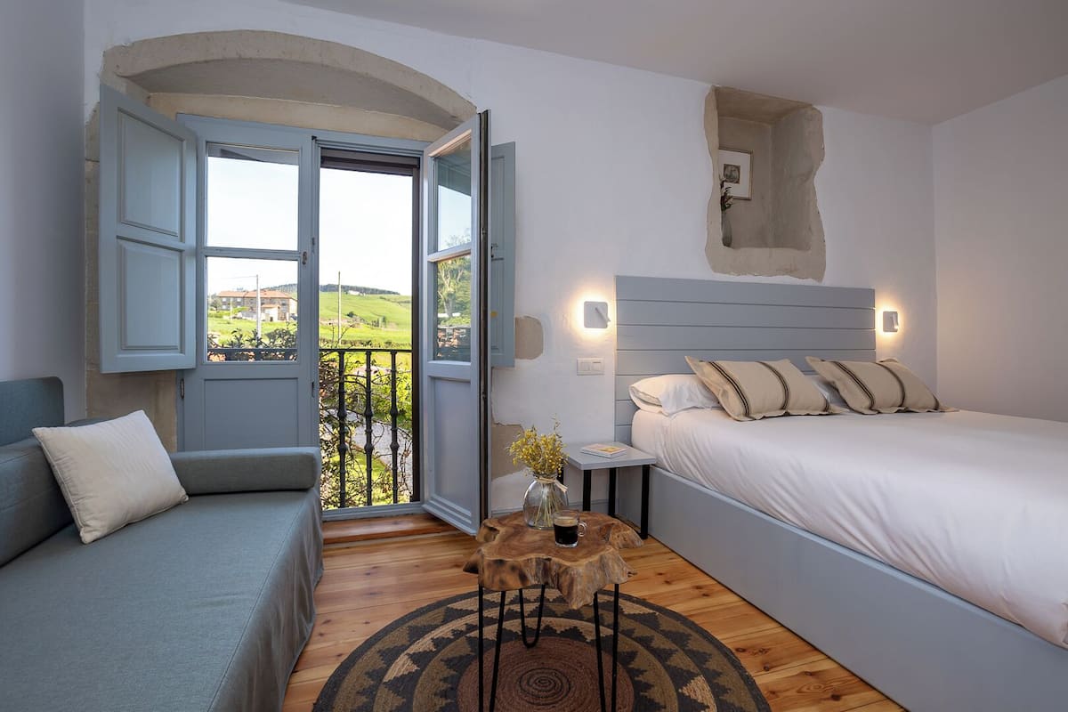 Free WiFi, bed sheets, wheelchair access