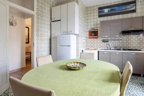 Fridge, microwave, stovetop, coffee/tea maker - [Le Grand Bleu] - Villa Maremonti Taormina (Taormina)