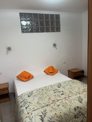 2 sovrum, värdeförvaringsskåp på rummet och strykjärn/strykbräda