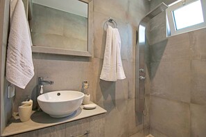 Shower, hair dryer, towels, shampoo