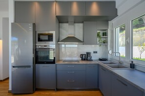 Réfrigérateur, micro-ondes, four, lave-vaisselle