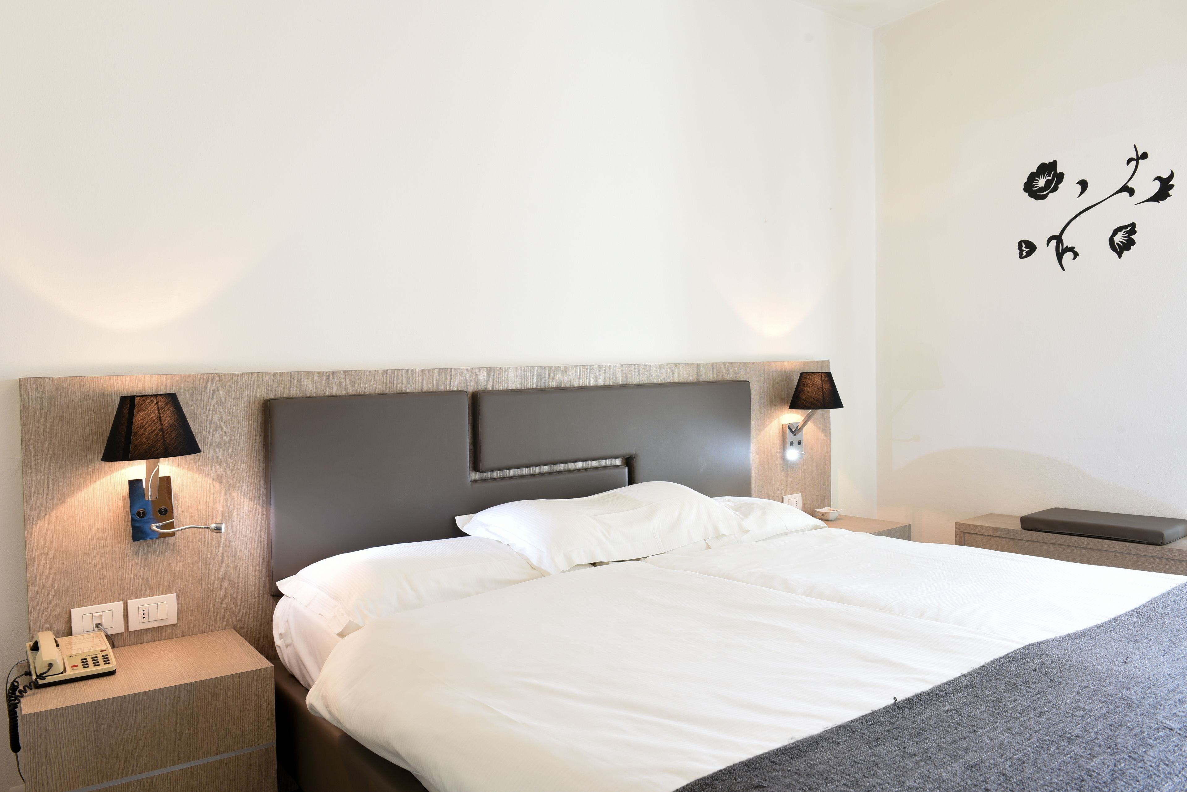 premium bedding, in-room safe, free wifi, bed sheets