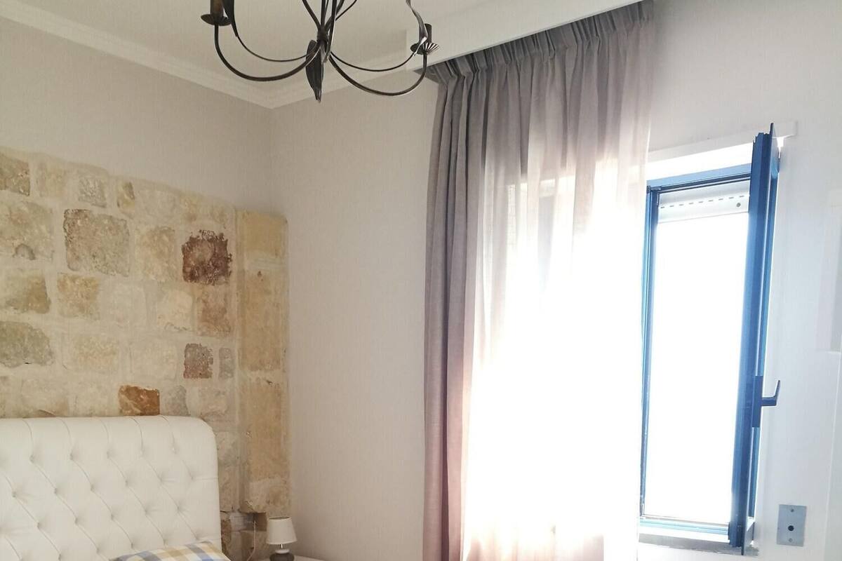 1 bedroom, desk, laptop workspace, blackout drapes