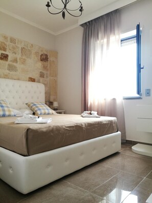 1 soverom, skrivebord, blendingsgardiner og wi-fi (inkludert)