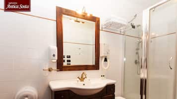 Shower, free toiletries, hair dryer, bidet
