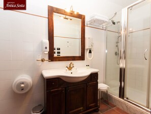 Shower, free toiletries, hair dryer, bidet - Agriturismo Antica Sosta (Viterbo)