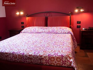 Habitación doble, vista al jardín | Caja de seguridad en la habitación, escritorio, insonorización y cunas 