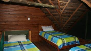Chalet, 4 Bedrooms | In-room safe, free WiFi, bed sheets