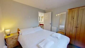 1 bedroom, iron/ironing board, Internet, bed sheets