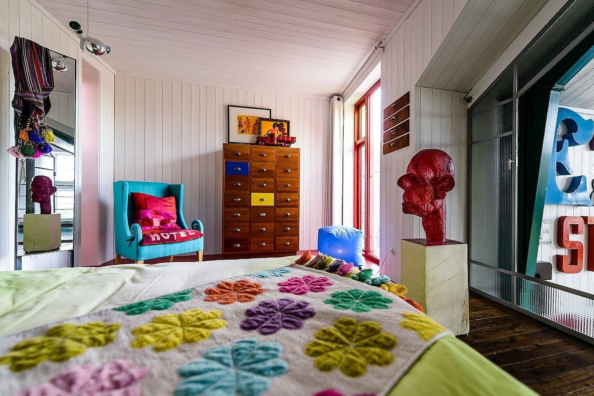Individually decorated, soundproofing, free WiFi, bed sheets