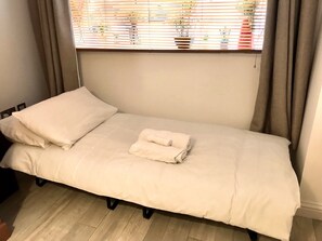 1 slaapkamer, een strijkplank/strijkijzer, wifi, beddengoed