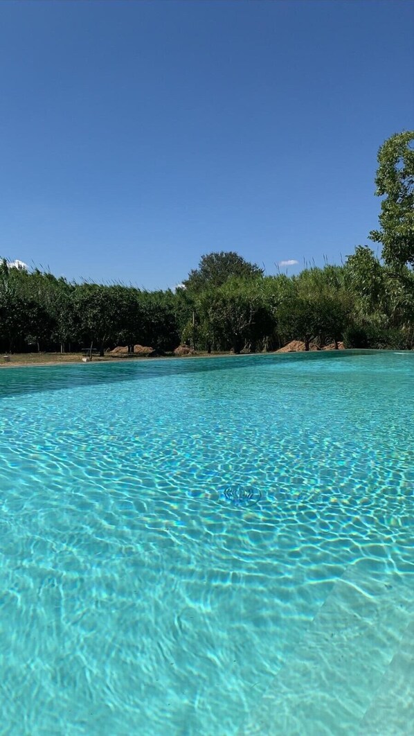 Utomhuspool och uppvärmd pool