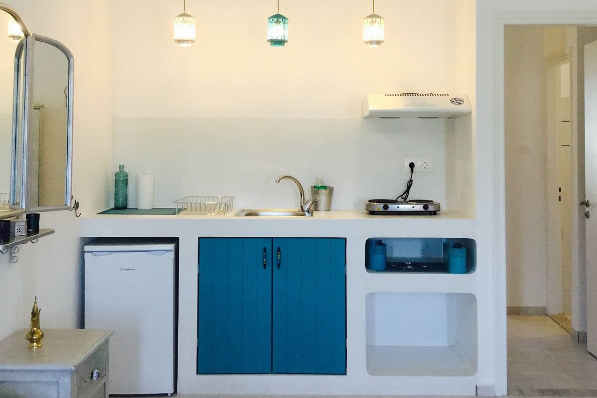Apartamento, vistas al mar (Rebecca) | Cocina básica privada | Máquina de café espresso, cafetera o tetera y frigorífico